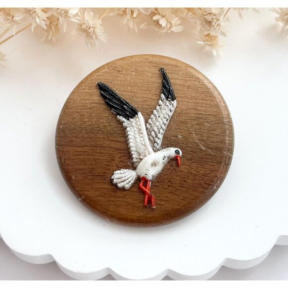 Seagull Figural Hand Painted Circular Shaped Solid Wood Vintage Brooch Pin - Picture 1 of 10